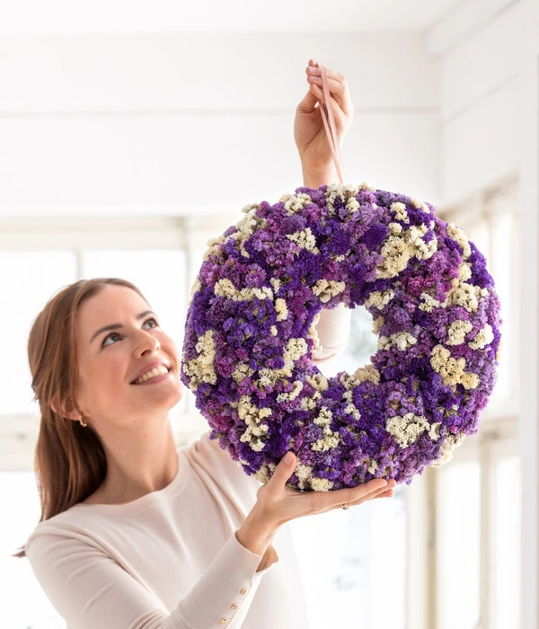 Dehner Kranz Statice, Lila/weiß, Ca. Ø40 Cm 5 Dehner Kranz Statice, Lila/weiß, Ca. Ø40 Cm – Bild 3